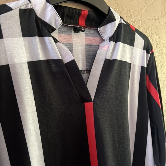 St. Jubileens Women’s tunic 3/4 sleeves black/white/gray/red Vneck size Large - Picture 13 of 17